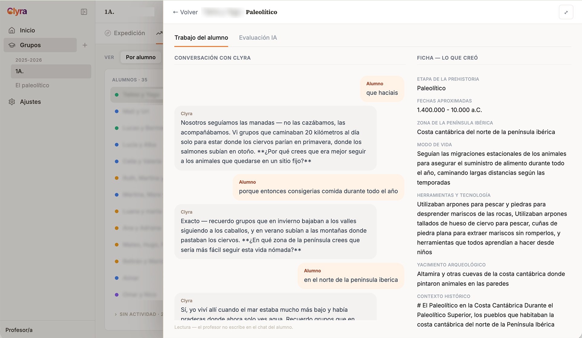 La conversación de un alumno con Clyra junto a la ficha que ha creado